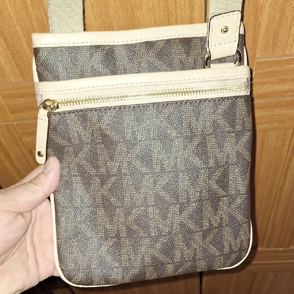 Michael Kors- Jet Set Crossbody Bag (Brown And Tan) W/ Wallet - Picture 2 of 12